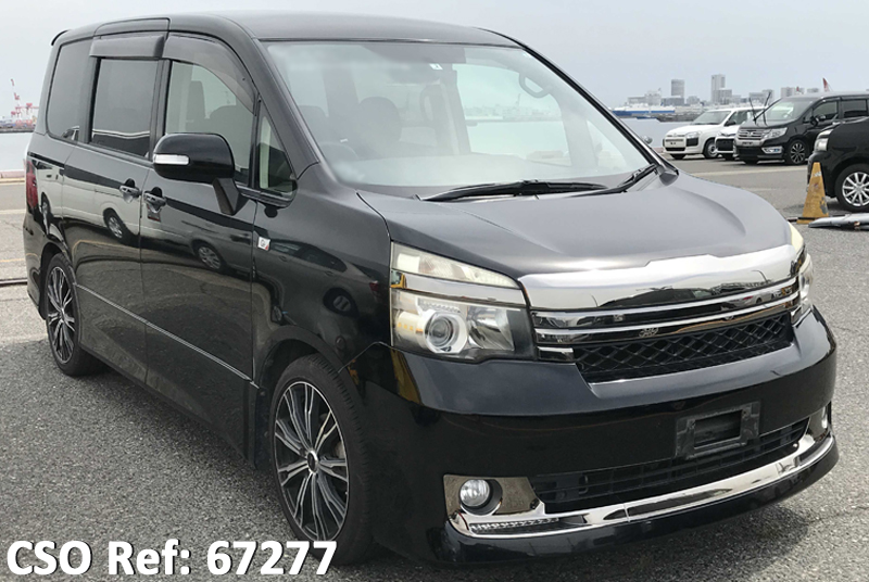 Toyota / Voxy 2013
